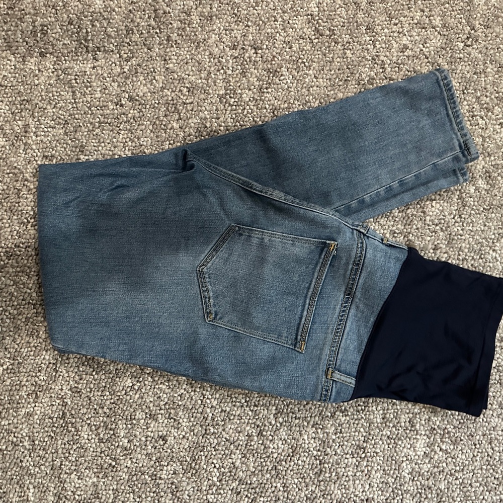 NWOT GAP maternity Jeggings size 29